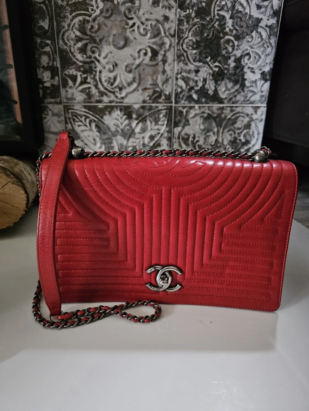 CHANEL Korean Garden Red Chevron Calfskin Leather Shoulder Bag with Chain Strap
